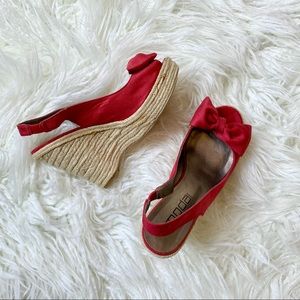 Moda Women Red Bow Wedges Size 7.5